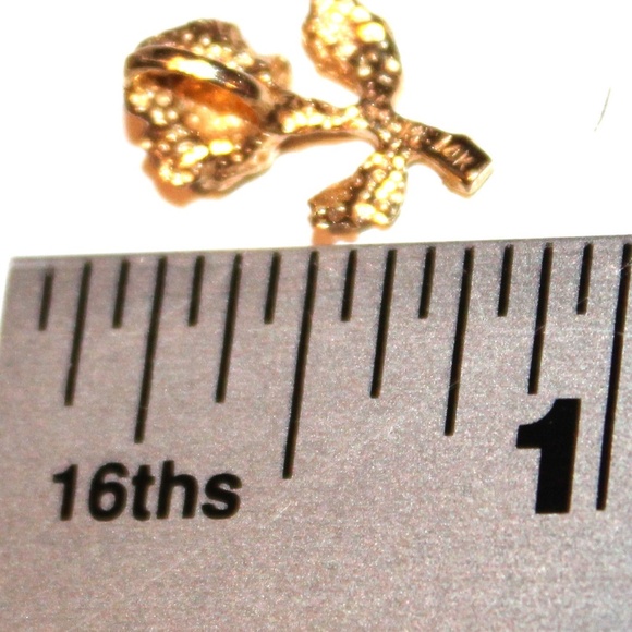 Solid 14K yellow gold marked 14K rose flower pendant - Picture 3 of 4